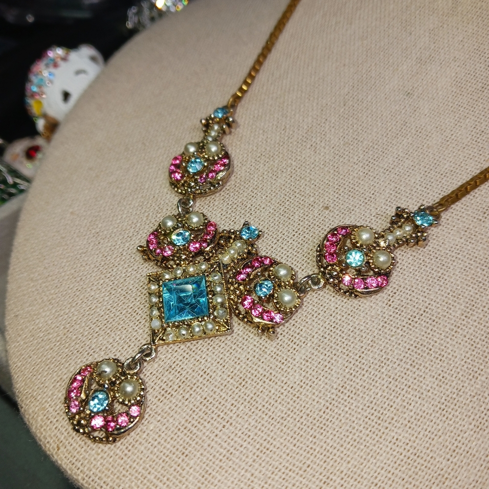 Vintage Glass Gold Tone 16" Necklace
